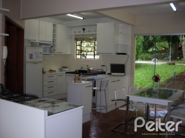 Im&oacute;vel: Peiter Assessoria Imobili&aacute;ria - Casa 4 Dorm (930)