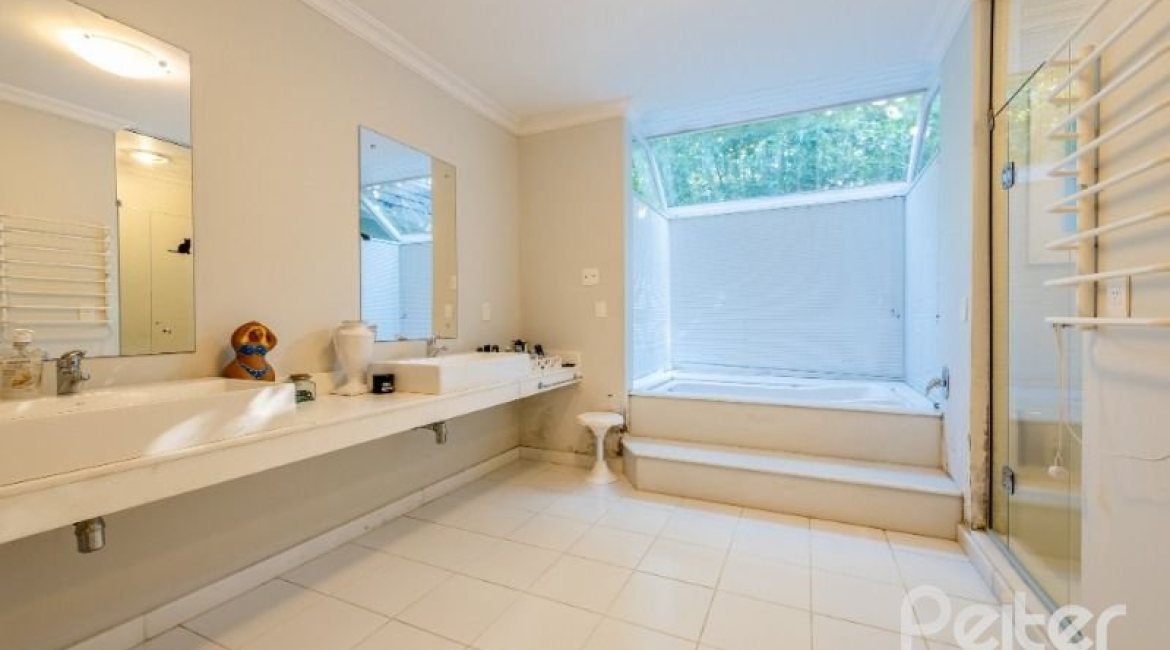  à venda, no bairro  em 