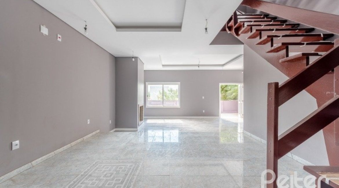 Casa à venda com 300m², 4 dormitórios, 4 suítes, 4 vagas, no bairro Vila Assunção em Porto Alegre