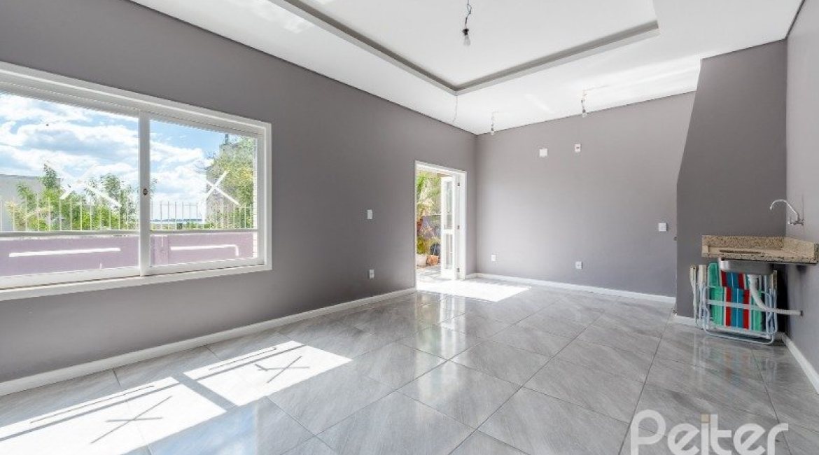 Casa à venda com 300m², 4 dormitórios, 4 suítes, 4 vagas, no bairro Vila Assunção em Porto Alegre