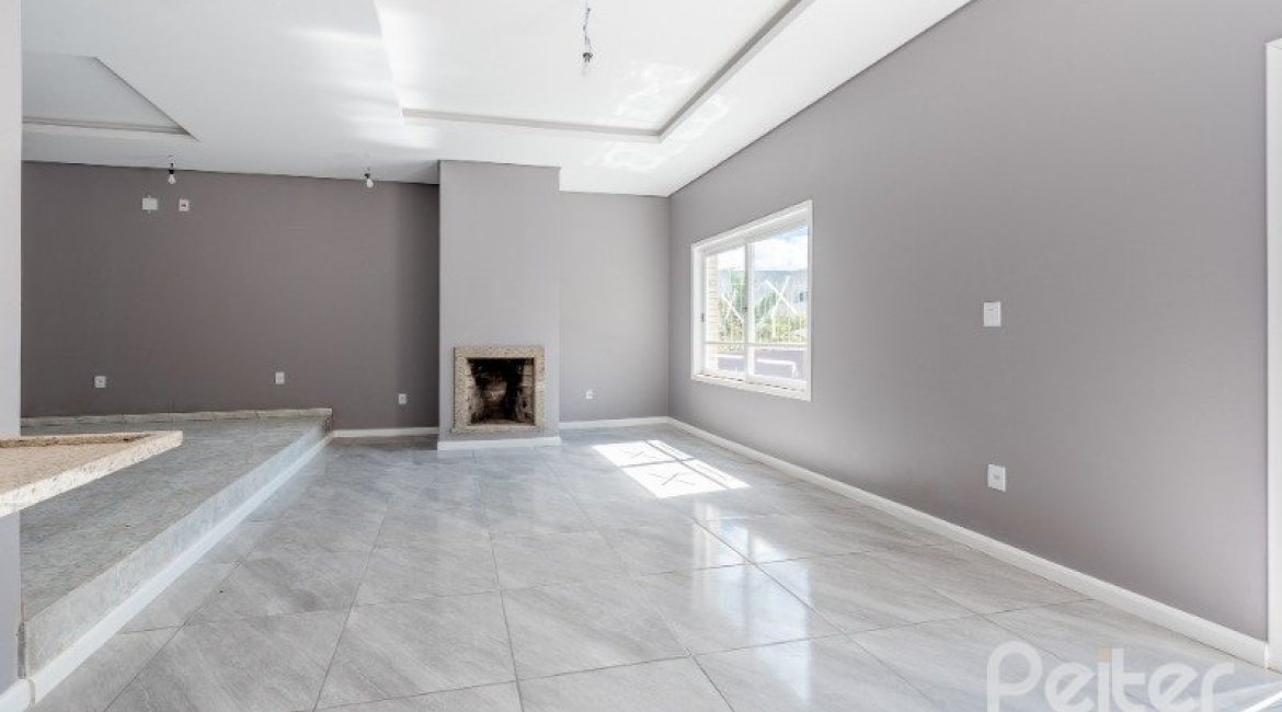 Casa à venda com 300m², 4 dormitórios, 4 suítes, 4 vagas, no bairro Vila Assunção em Porto Alegre