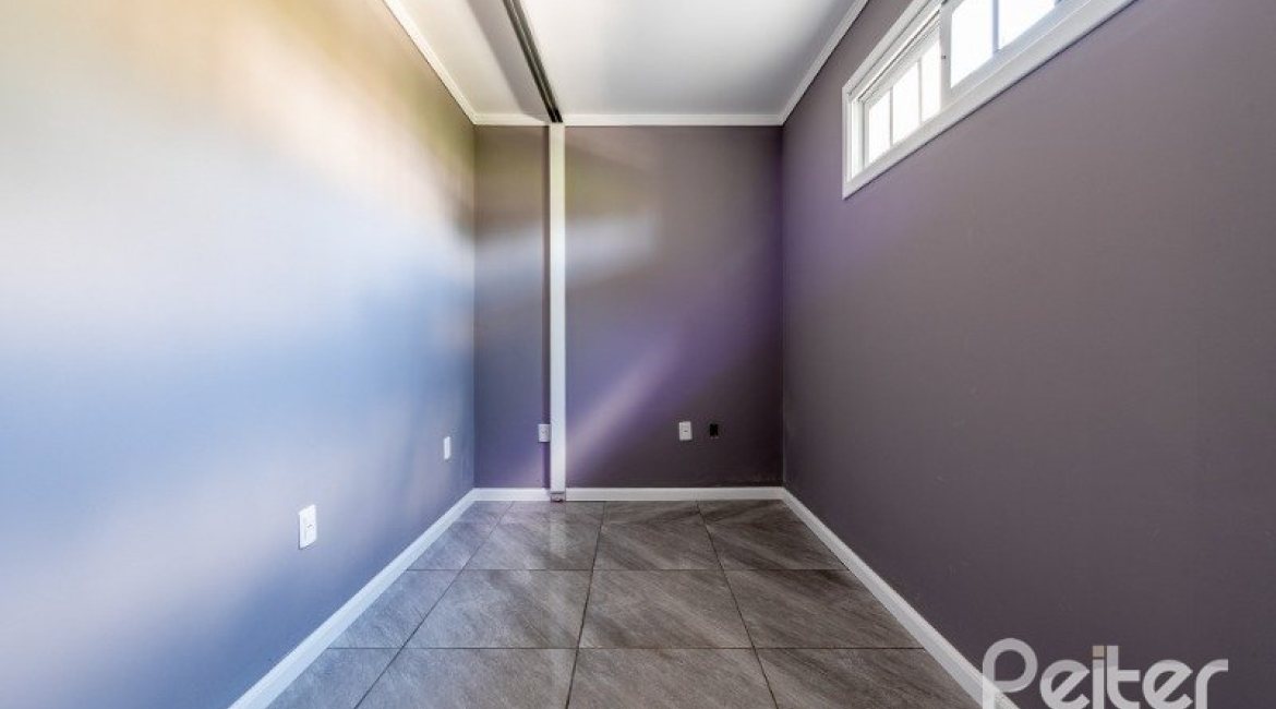 Casa à venda com 300m², 4 dormitórios, 4 suítes, 4 vagas, no bairro Vila Assunção em Porto Alegre