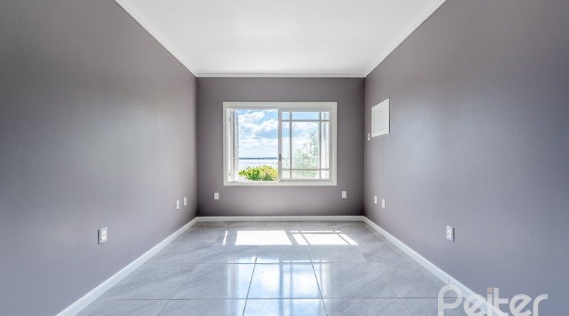 Casa à venda com 300m², 4 dormitórios, 4 suítes, 4 vagas, no bairro Vila Assunção em Porto Alegre