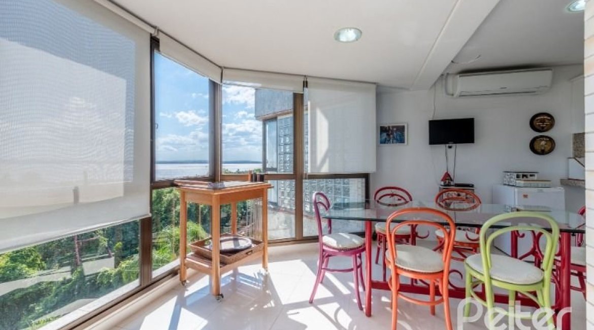 Apartamento à venda com 207m², 3 dormitórios, 3 suítes, 3 vagas, no bairro Cristal em Porto Alegre