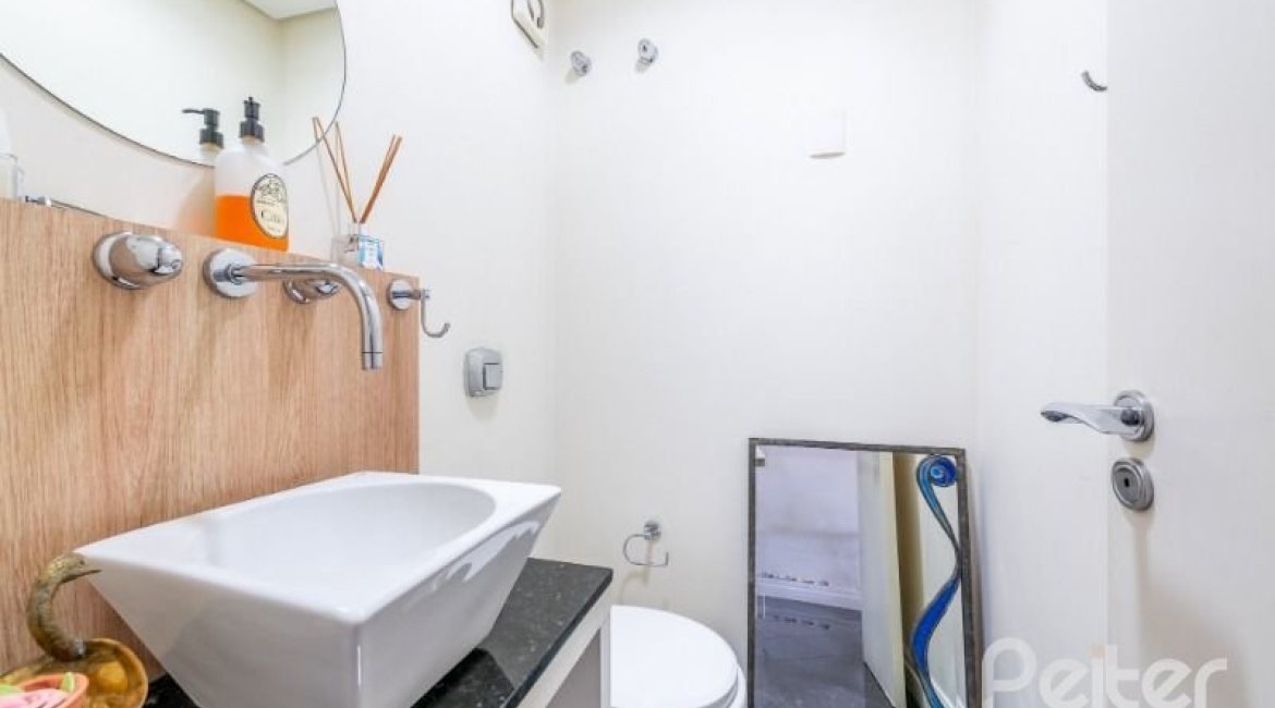 Apartamento à venda com 207m², 3 dormitórios, 3 suítes, 3 vagas, no bairro Cristal em Porto Alegre