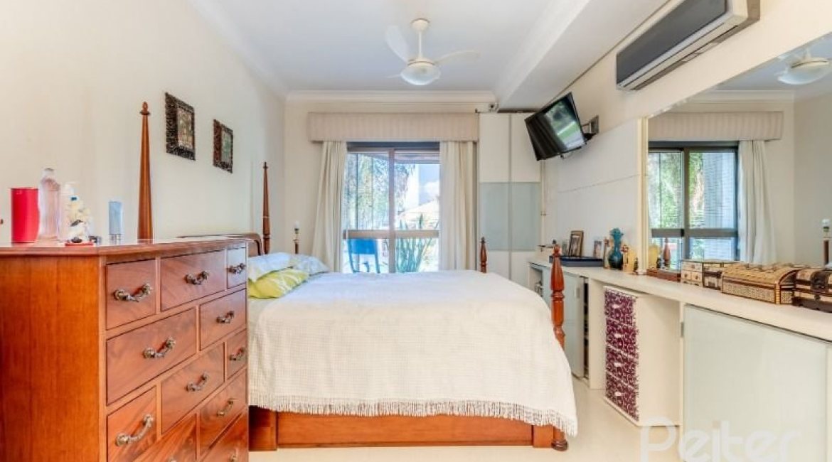 Apartamento à venda com 207m², 3 dormitórios, 3 suítes, 3 vagas, no bairro Cristal em Porto Alegre