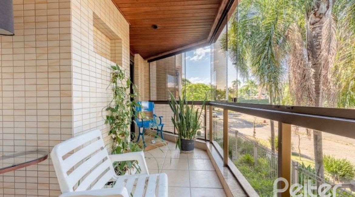 Apartamento à venda com 207m², 3 dormitórios, 3 suítes, 3 vagas, no bairro Cristal em Porto Alegre