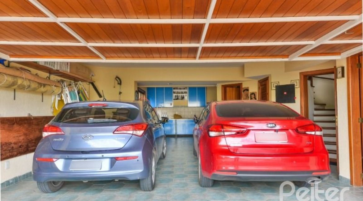 Casa em Condomínio à venda com 389m², 4 dormitórios, 3 suítes, 4 vagas, no bairro Vila Nova em Porto Alegre