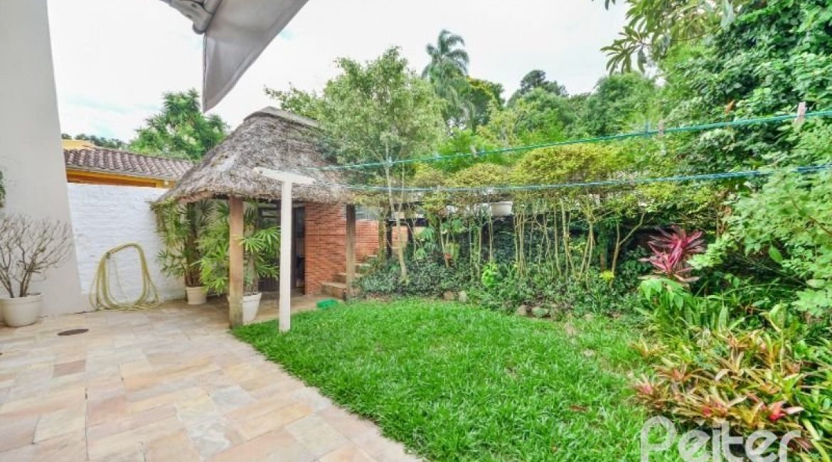 Casa em Condomínio à venda com 389m², 4 dormitórios, 3 suítes, 4 vagas, no bairro Vila Nova em Porto Alegre