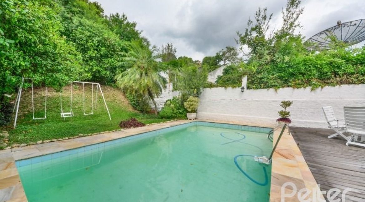 Casa em Condomínio à venda com 389m², 4 dormitórios, 3 suítes, 4 vagas, no bairro Vila Nova em Porto Alegre