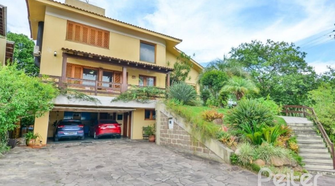 Casa em Condomínio à venda com 389m², 4 dormitórios, 3 suítes, 4 vagas, no bairro Vila Nova em Porto Alegre
