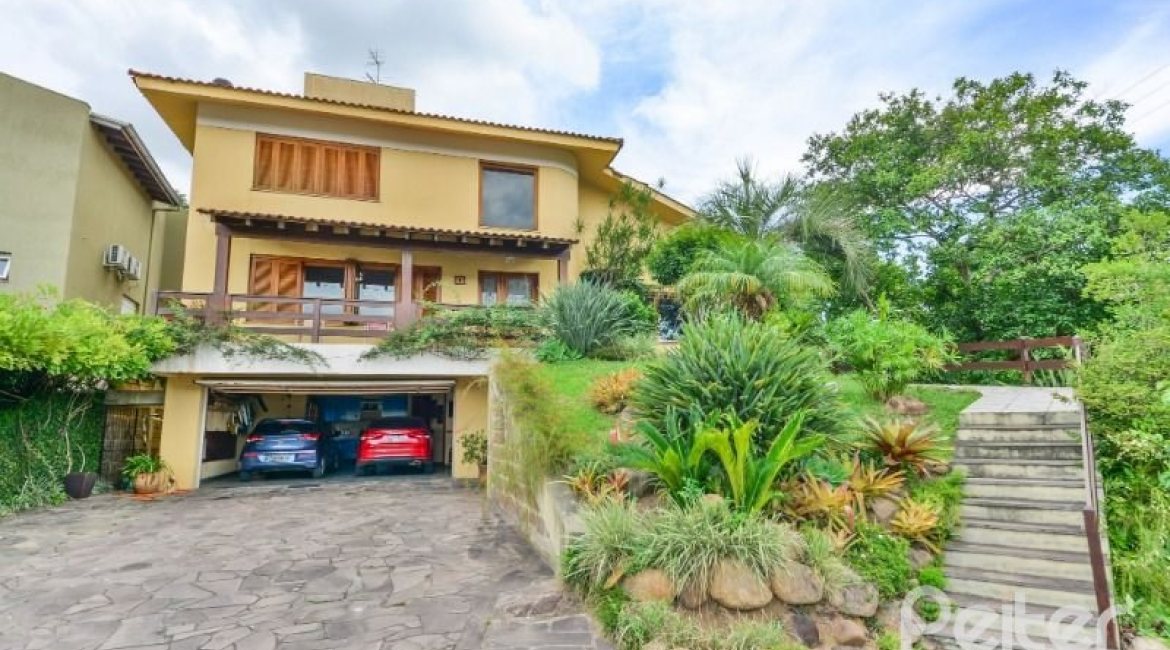 Casa em Condomínio à venda com 389m², 4 dormitórios, 3 suítes, 4 vagas, no bairro Vila Nova em Porto Alegre