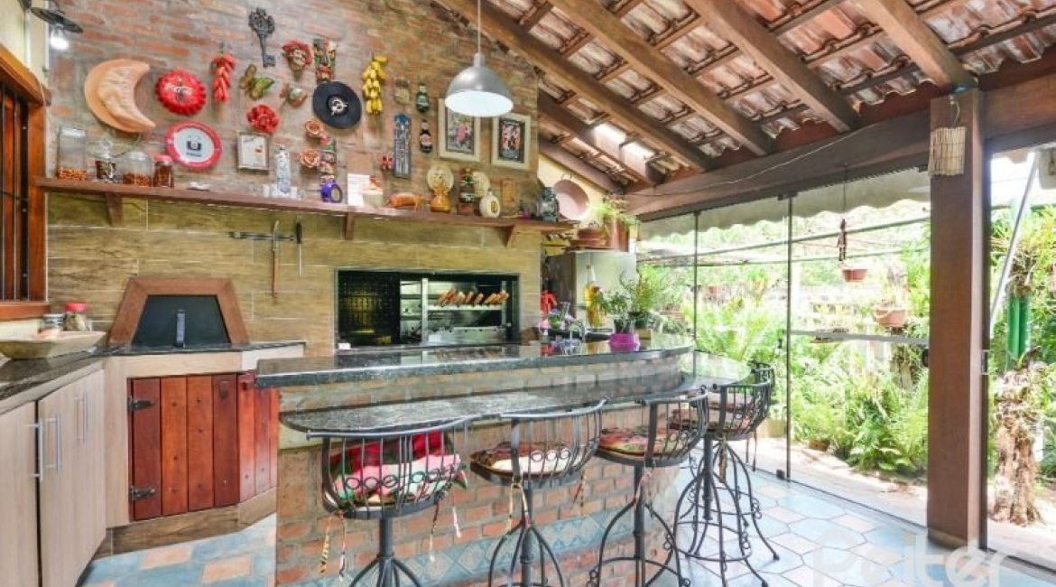 Casa em Condomínio à venda com 389m², 4 dormitórios, 3 suítes, 4 vagas, no bairro Vila Nova em Porto Alegre