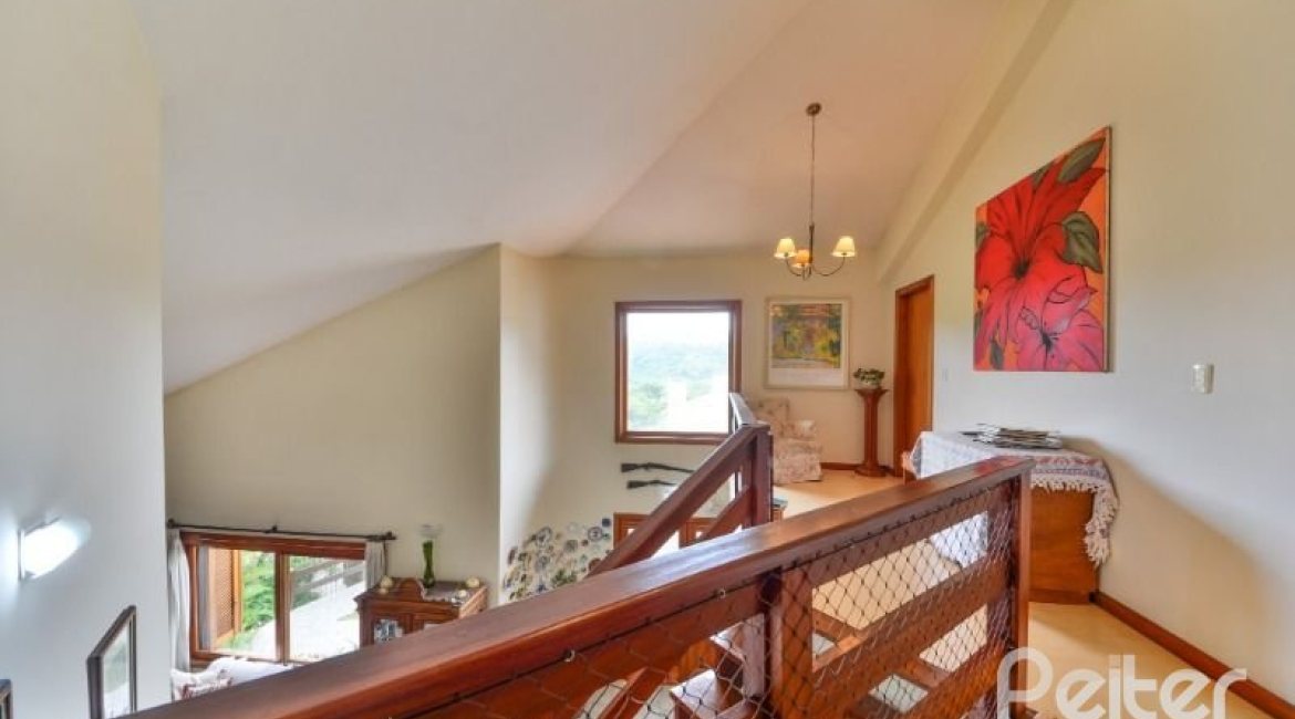 Casa em Condomínio à venda com 389m², 4 dormitórios, 3 suítes, 4 vagas, no bairro Vila Nova em Porto Alegre