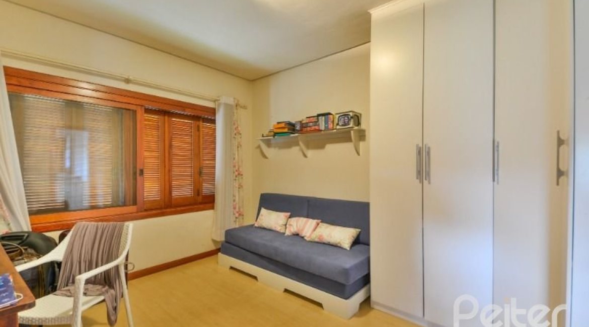 Casa em Condomínio à venda com 389m², 4 dormitórios, 3 suítes, 4 vagas, no bairro Vila Nova em Porto Alegre