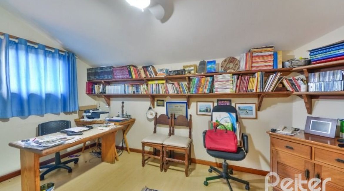 Casa em Condomínio à venda com 389m², 4 dormitórios, 3 suítes, 4 vagas, no bairro Vila Nova em Porto Alegre