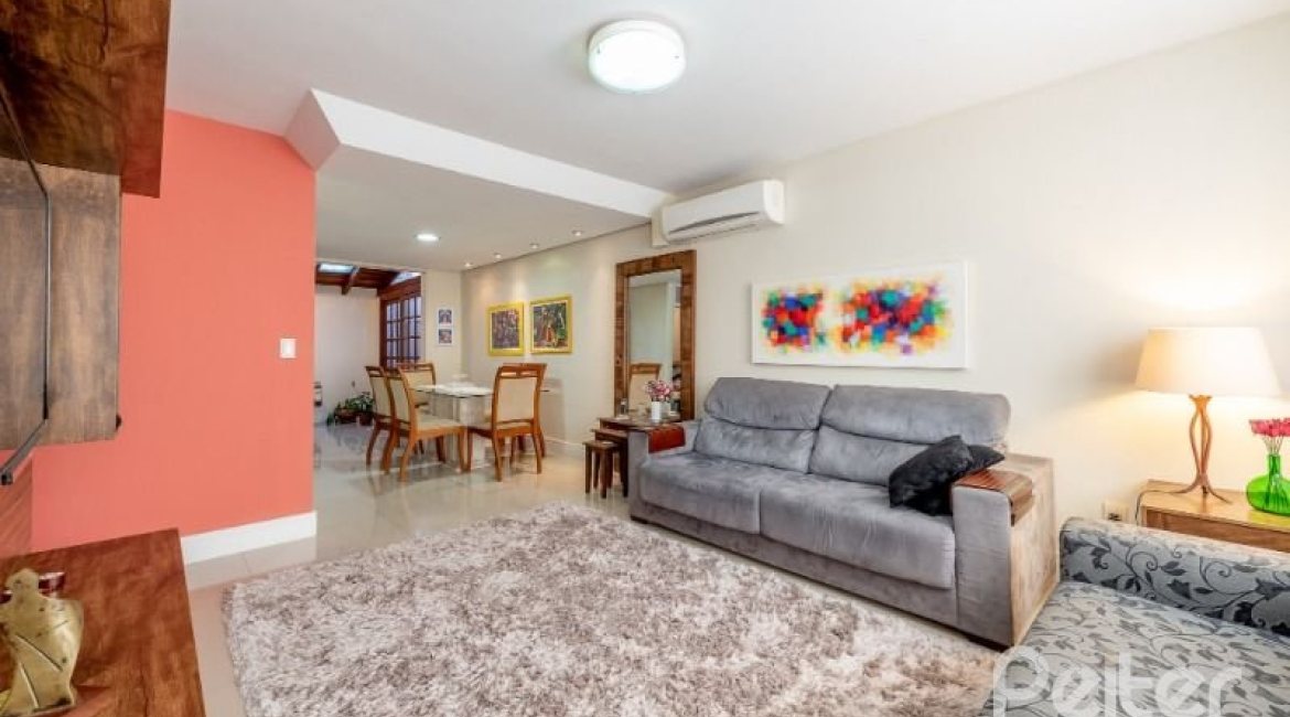 Casa em Condomínio à venda com 162m², 3 dormitórios, 1 suíte, 2 vagas, no bairro Vila Assunção em PORTO ALEGRE