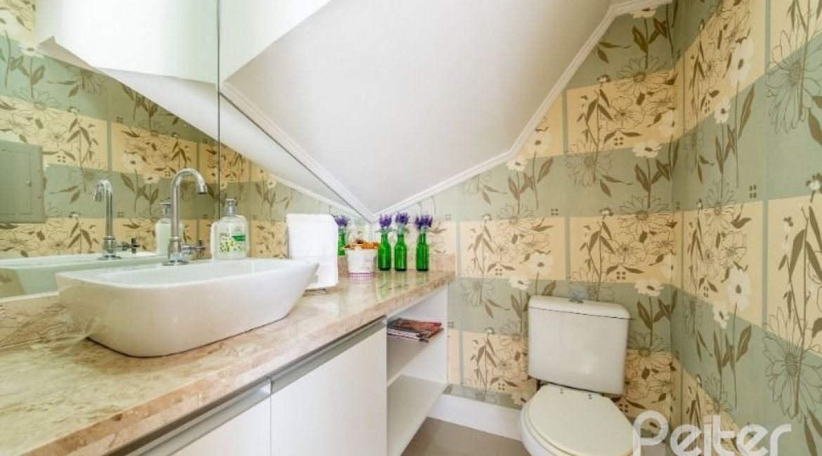 Casa em Condomínio à venda com 162m², 3 dormitórios, 1 suíte, 2 vagas, no bairro Vila Assunção em PORTO ALEGRE