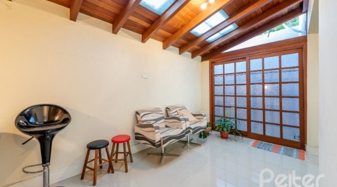 Casa em Condomínio à venda com 162m², 3 dormitórios, 1 suíte, 2 vagas, no bairro Vila Assunção em PORTO ALEGRE