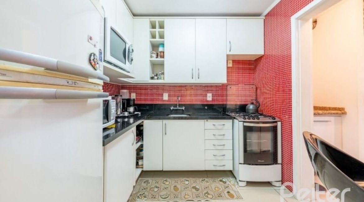 Casa em Condomínio à venda com 162m², 3 dormitórios, 1 suíte, 2 vagas, no bairro Vila Assunção em PORTO ALEGRE