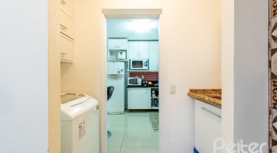 Casa em Condomínio à venda com 162m², 3 dormitórios, 1 suíte, 2 vagas, no bairro Vila Assunção em PORTO ALEGRE