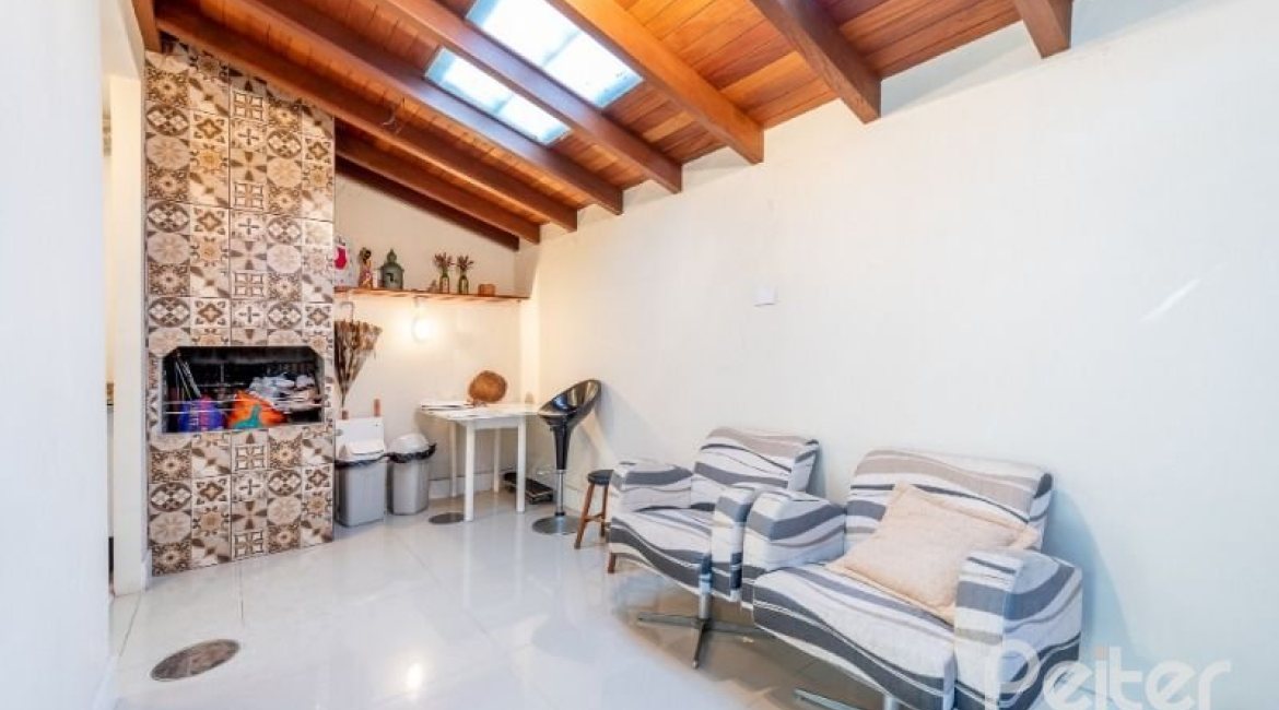 Casa em Condomínio à venda com 162m², 3 dormitórios, 1 suíte, 2 vagas, no bairro Vila Assunção em PORTO ALEGRE