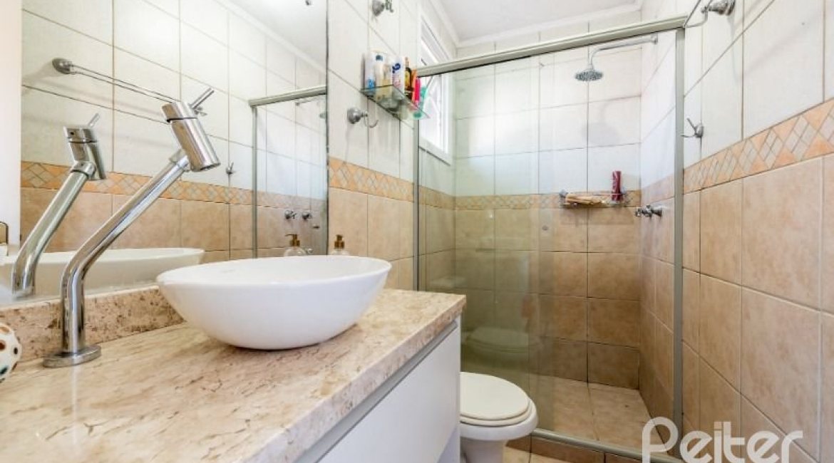 Casa em Condomínio à venda com 162m², 3 dormitórios, 1 suíte, 2 vagas, no bairro Vila Assunção em PORTO ALEGRE