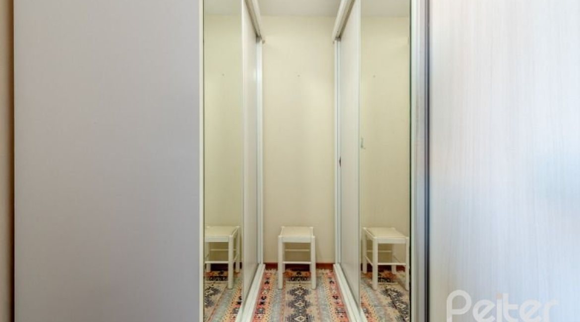 Casa em Condomínio à venda com 162m², 3 dormitórios, 1 suíte, 2 vagas, no bairro Vila Assunção em PORTO ALEGRE