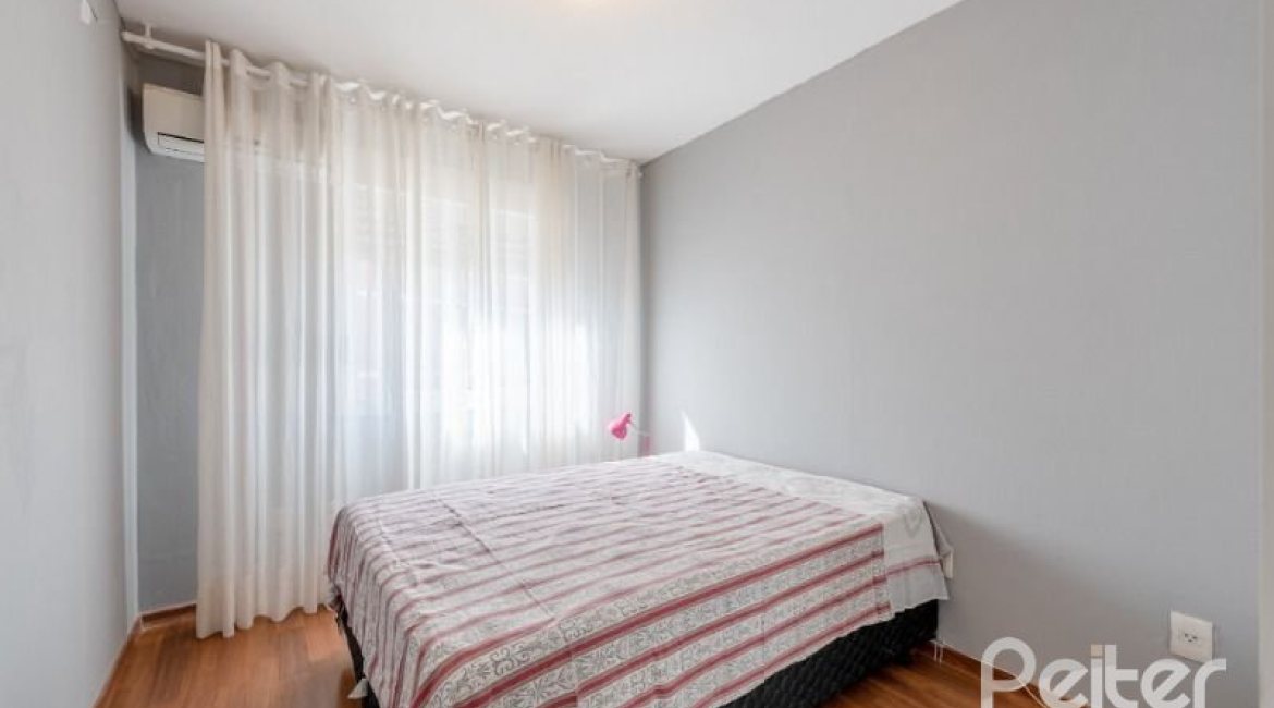 Casa em Condomínio à venda com 162m², 3 dormitórios, 1 suíte, 2 vagas, no bairro Vila Assunção em PORTO ALEGRE