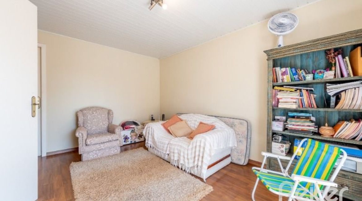 Casa em Condomínio à venda com 162m², 3 dormitórios, 1 suíte, 2 vagas, no bairro Vila Assunção em PORTO ALEGRE