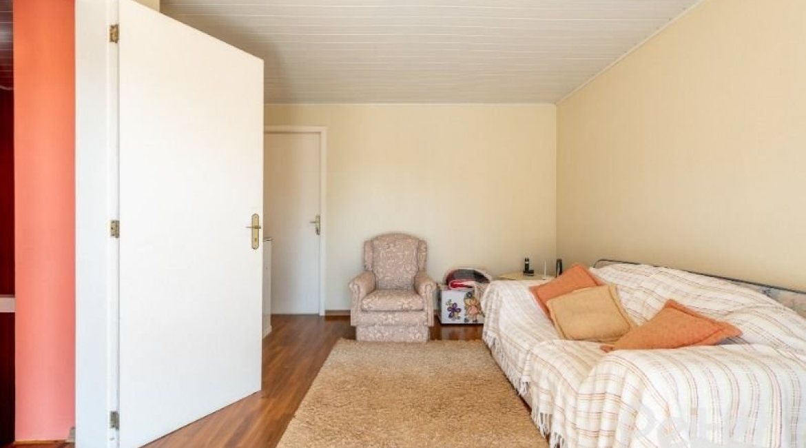 Casa em Condomínio à venda com 162m², 3 dormitórios, 1 suíte, 2 vagas, no bairro Vila Assunção em PORTO ALEGRE