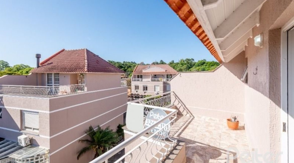 Casa em Condomínio à venda com 162m², 3 dormitórios, 1 suíte, 2 vagas, no bairro Vila Assunção em PORTO ALEGRE