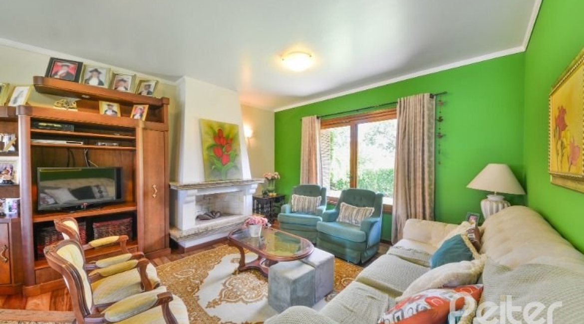 Casa à venda com 432m², 5 dormitórios, 1 suíte, 8 vagas, no bairro Tristeza em Porto Alegre