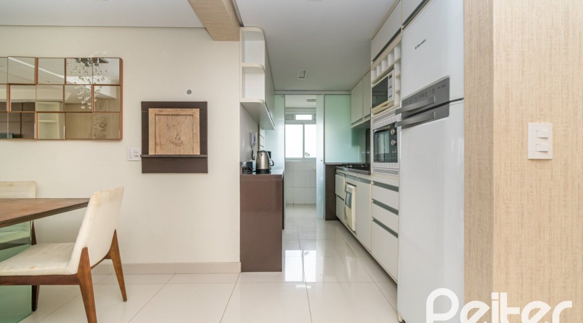 Apartamento à venda com 102m², 3 dormitórios, 1 suíte, 2 vagas, no bairro Tristeza em PORTO ALEGRE