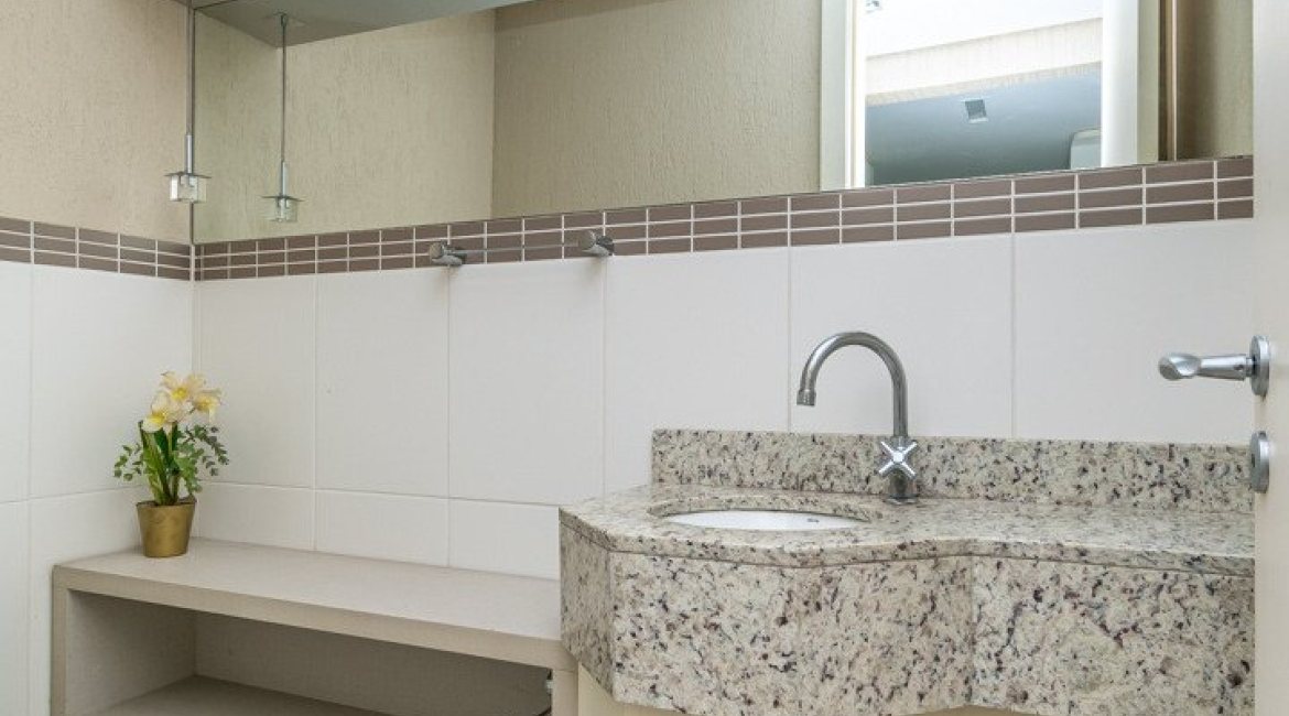 Apartamento à venda com 102m², 3 dormitórios, 1 suíte, 2 vagas, no bairro Tristeza em PORTO ALEGRE