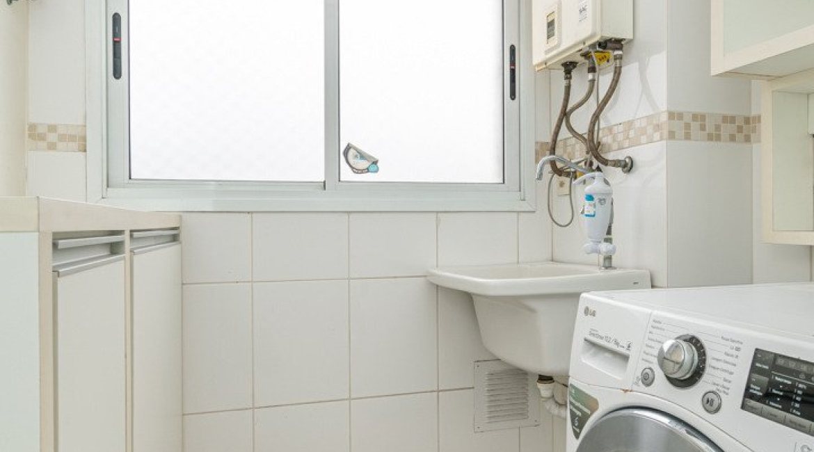 Apartamento à venda com 102m², 3 dormitórios, 1 suíte, 2 vagas, no bairro Tristeza em PORTO ALEGRE