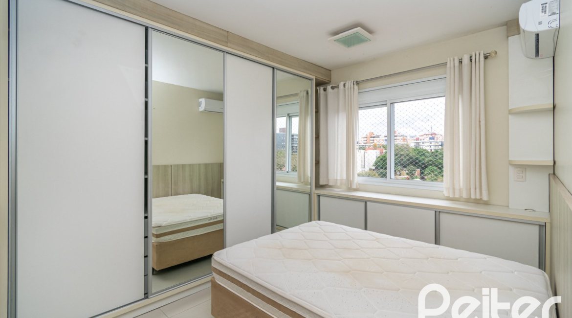 Apartamento à venda com 102m², 3 dormitórios, 1 suíte, 2 vagas, no bairro Tristeza em PORTO ALEGRE
