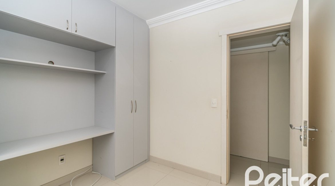 Apartamento à venda com 102m², 3 dormitórios, 1 suíte, 2 vagas, no bairro Tristeza em PORTO ALEGRE