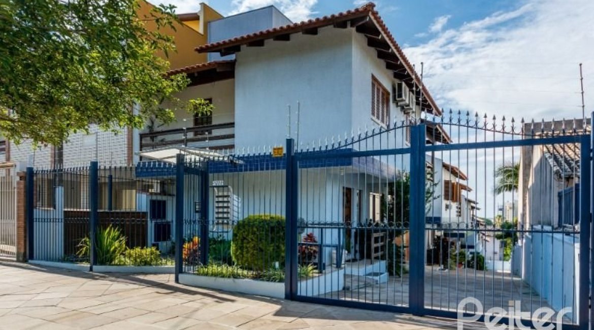Casa em Condomínio à venda com 145m², 3 dormitórios, 1 suíte, 2 vagas, no bairro Tristeza em Porto Alegre