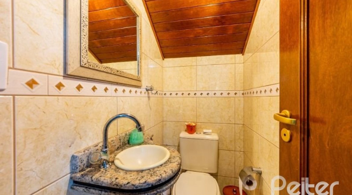 Casa em Condomínio à venda com 145m², 3 dormitórios, 1 suíte, 2 vagas, no bairro Tristeza em Porto Alegre