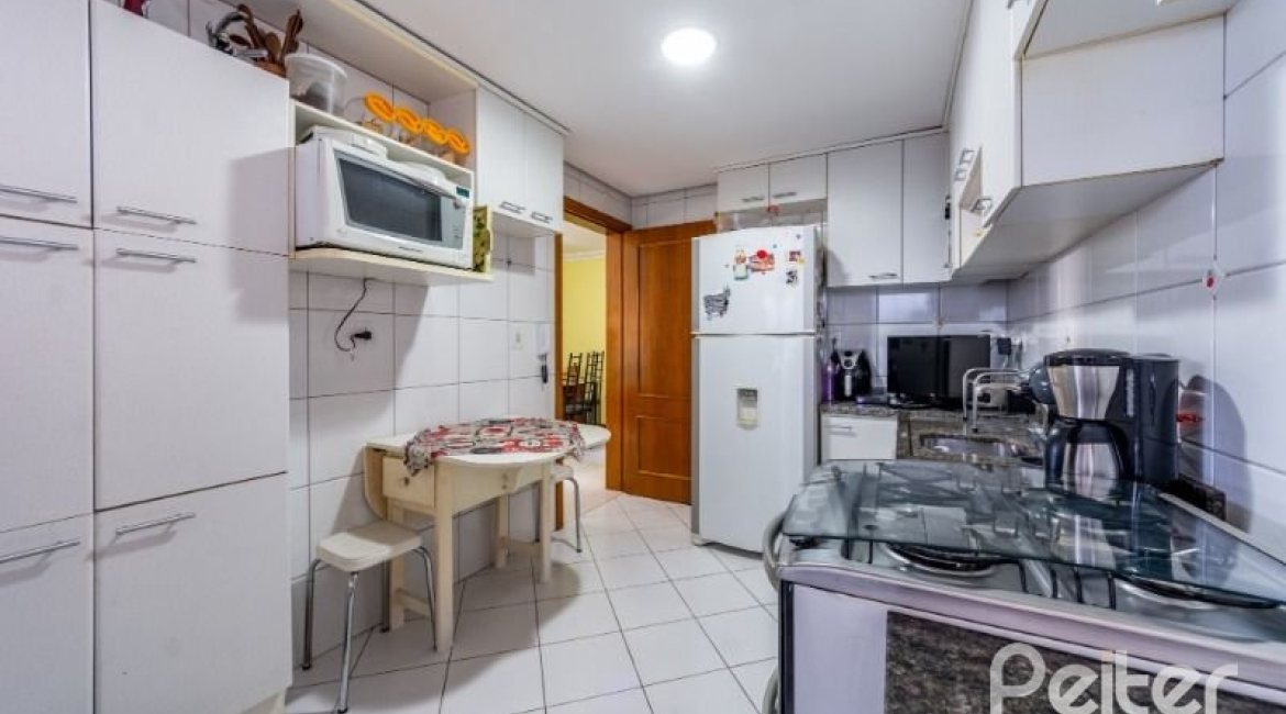 Casa em Condomínio à venda com 145m², 3 dormitórios, 1 suíte, 2 vagas, no bairro Tristeza em Porto Alegre