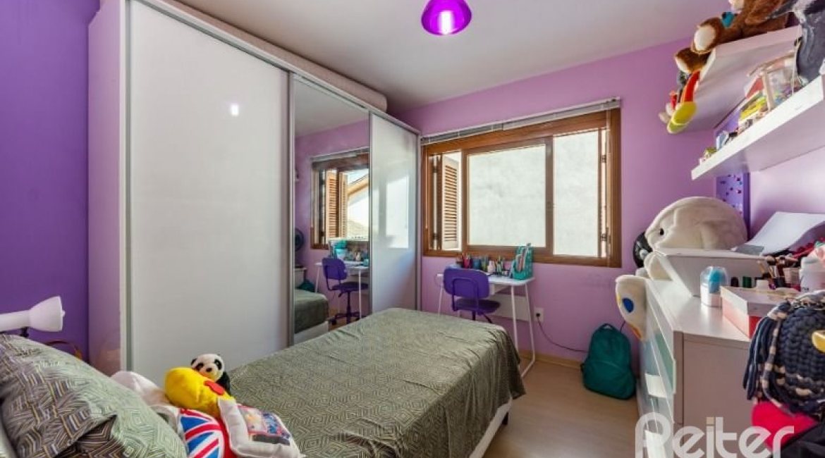 Casa em Condomínio à venda com 145m², 3 dormitórios, 1 suíte, 2 vagas, no bairro Tristeza em Porto Alegre