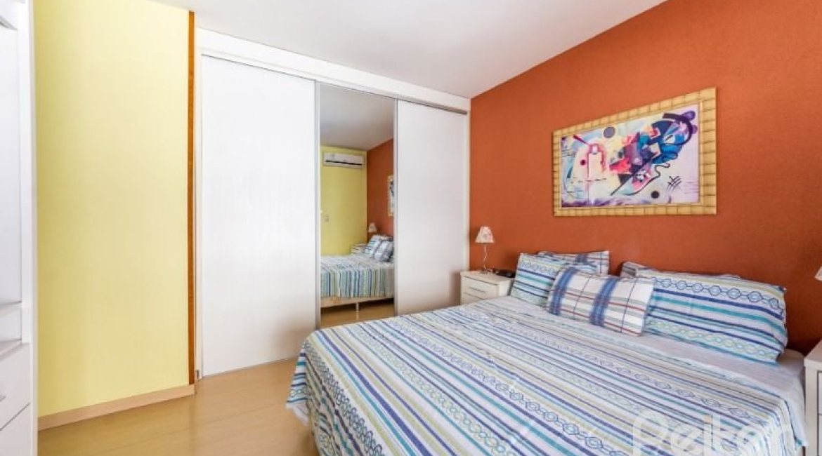 Casa em Condomínio à venda com 145m², 3 dormitórios, 1 suíte, 2 vagas, no bairro Tristeza em Porto Alegre