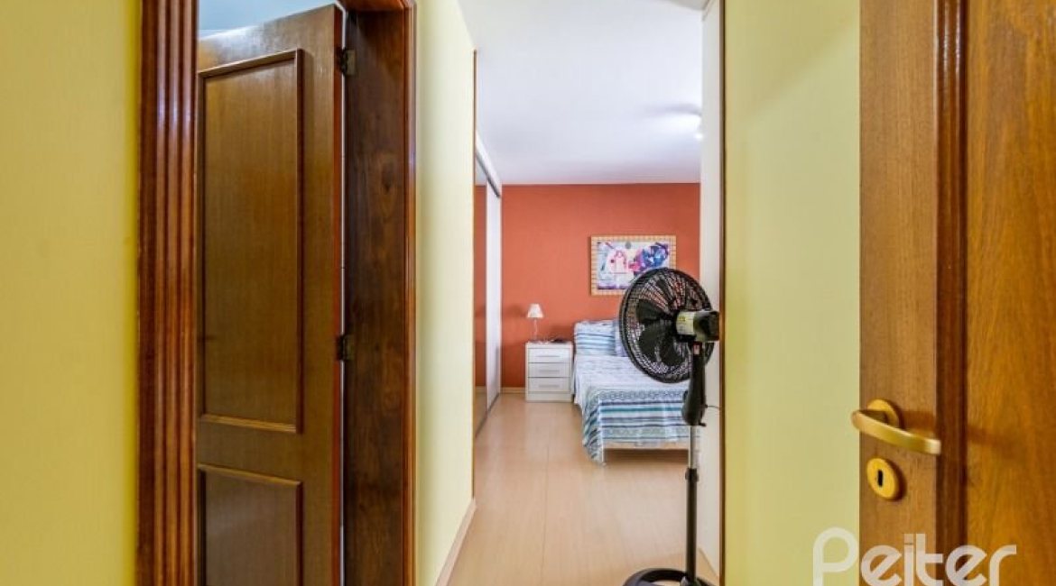 Casa em Condomínio à venda com 145m², 3 dormitórios, 1 suíte, 2 vagas, no bairro Tristeza em Porto Alegre