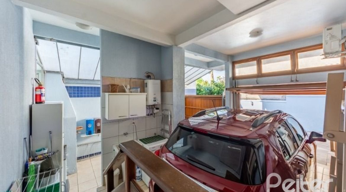 Casa em Condomínio à venda com 145m², 3 dormitórios, 1 suíte, 2 vagas, no bairro Tristeza em Porto Alegre