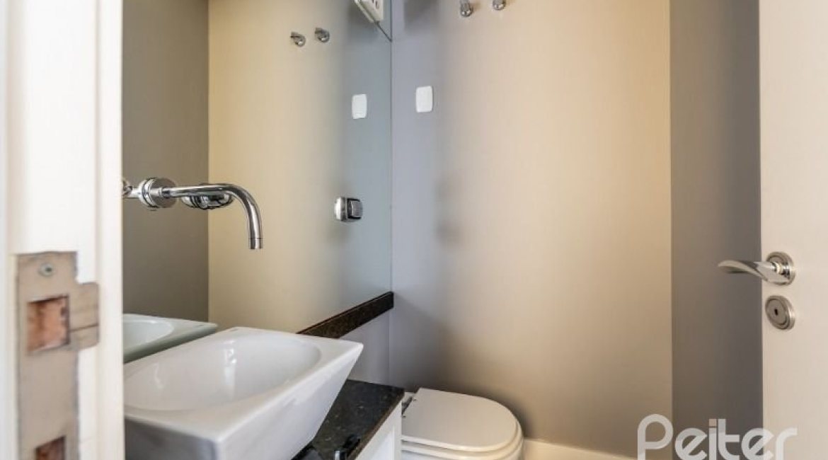 Apartamento à venda com 200m², 3 dormitórios, 3 suítes, 4 vagas, no bairro Cristal em PORTO ALEGRE