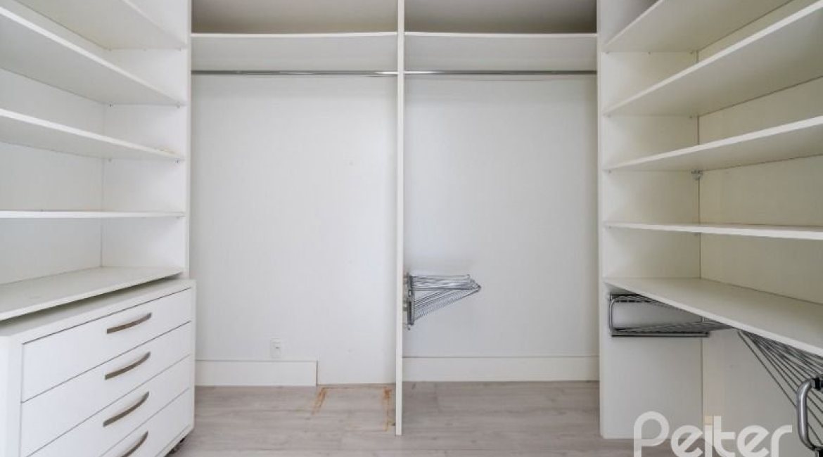 Apartamento à venda com 200m², 3 dormitórios, 3 suítes, 4 vagas, no bairro Cristal em PORTO ALEGRE