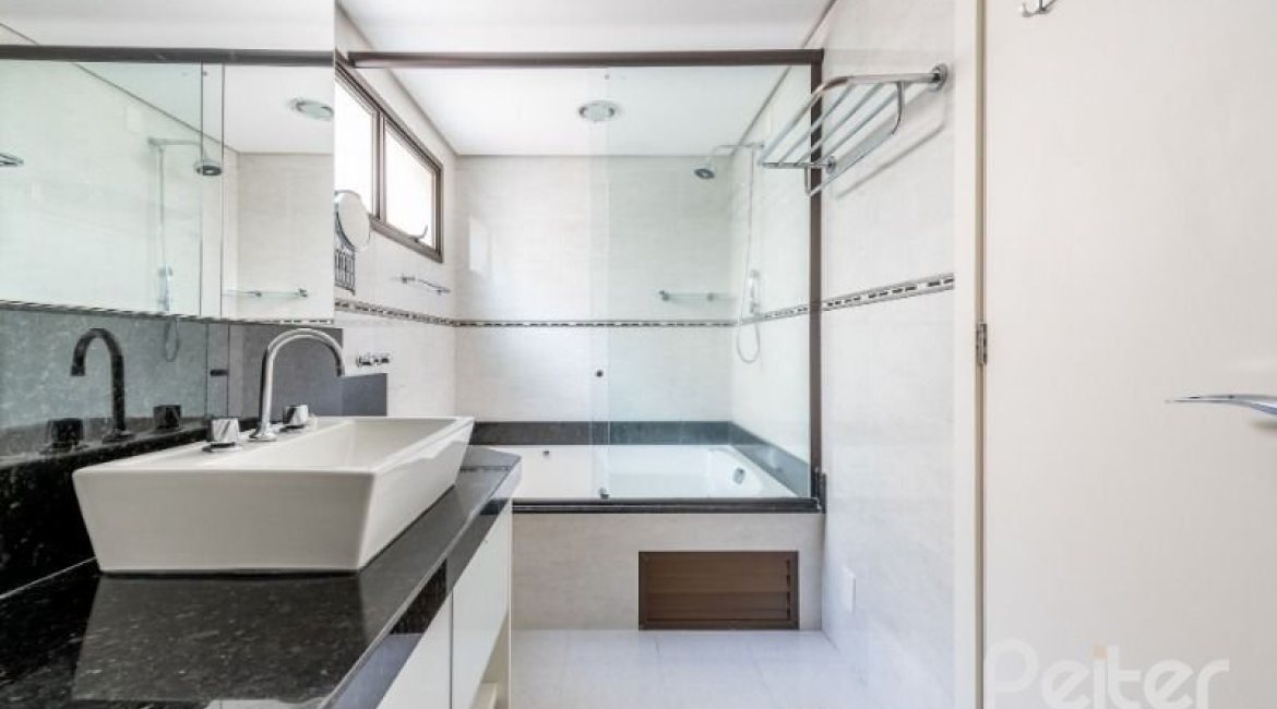 Apartamento à venda com 200m², 3 dormitórios, 3 suítes, 4 vagas, no bairro Cristal em PORTO ALEGRE