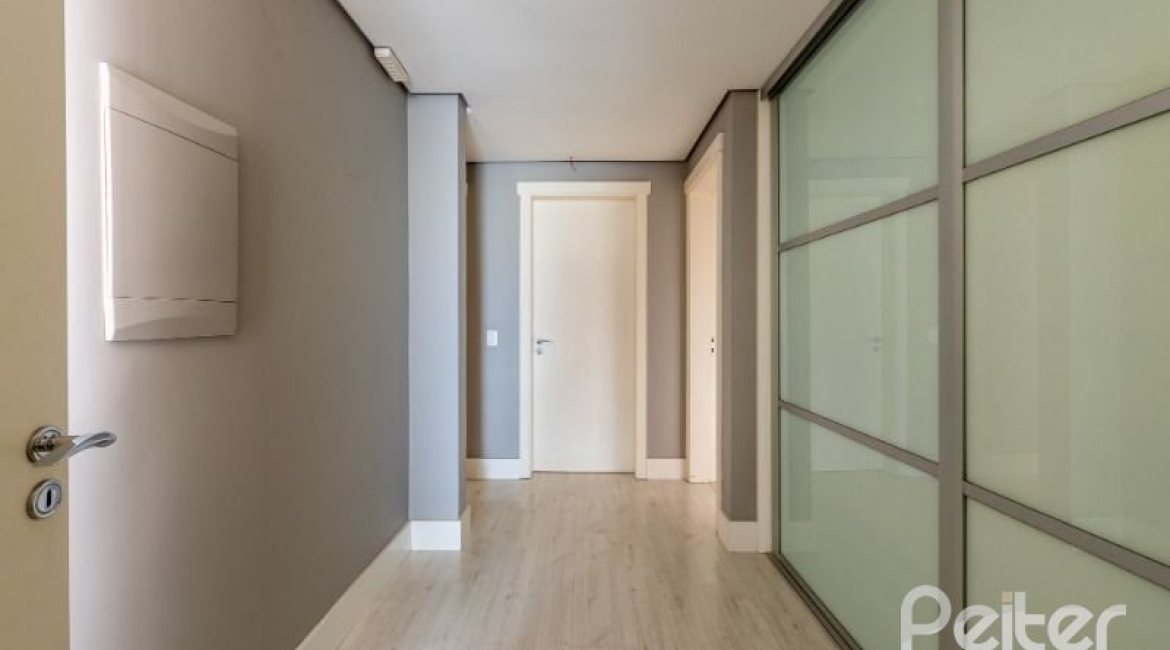 Apartamento à venda com 200m², 3 dormitórios, 3 suítes, 4 vagas, no bairro Cristal em PORTO ALEGRE