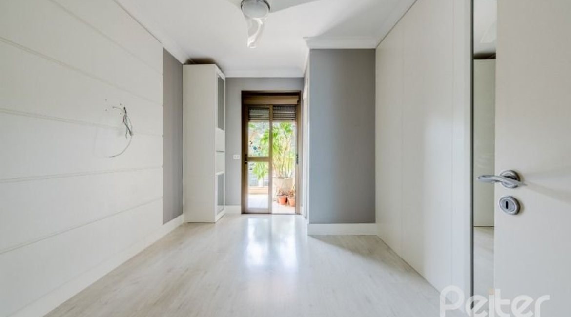 Apartamento à venda com 200m², 3 dormitórios, 3 suítes, 4 vagas, no bairro Cristal em PORTO ALEGRE